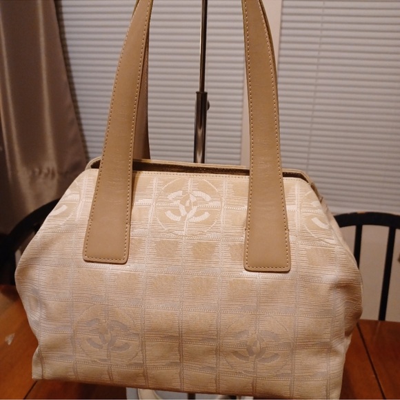 1 HR PRICE DROP CHANEL Beige Satchel Bag - Picture 1 of 7